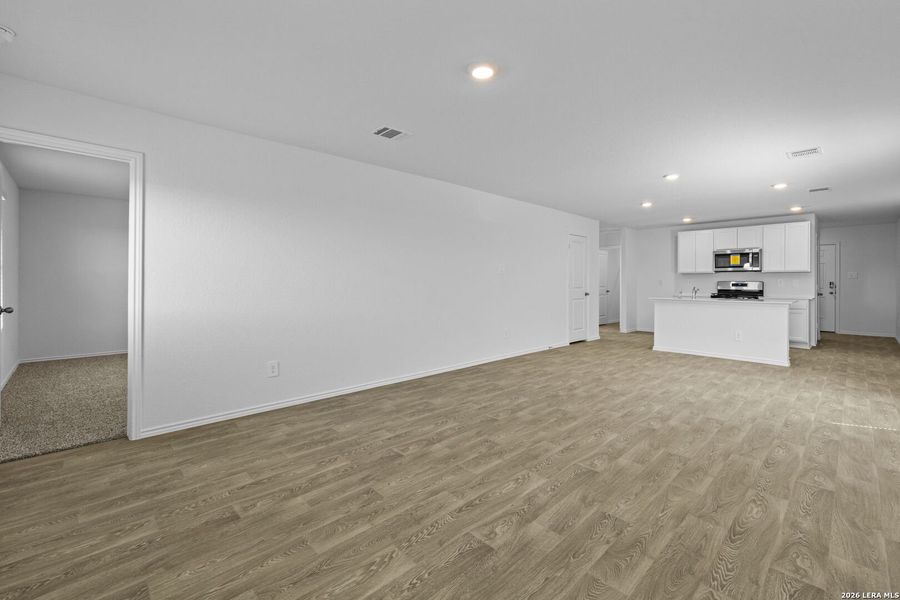 Spacious, unfurnished interior of a new home in Hickory Ridge, Elmendorf (Image 25).