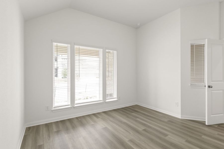 Spacious, unfurnished interior of a new home in Village at Three Oaks, Seguin (Image 23).