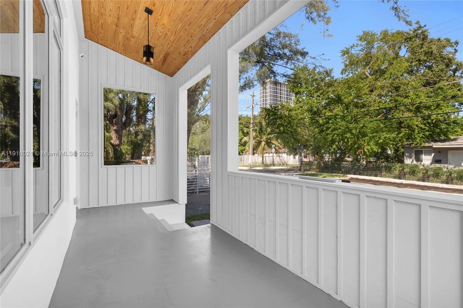 Exterior details and patio area of a home in , Miami (Image 28).