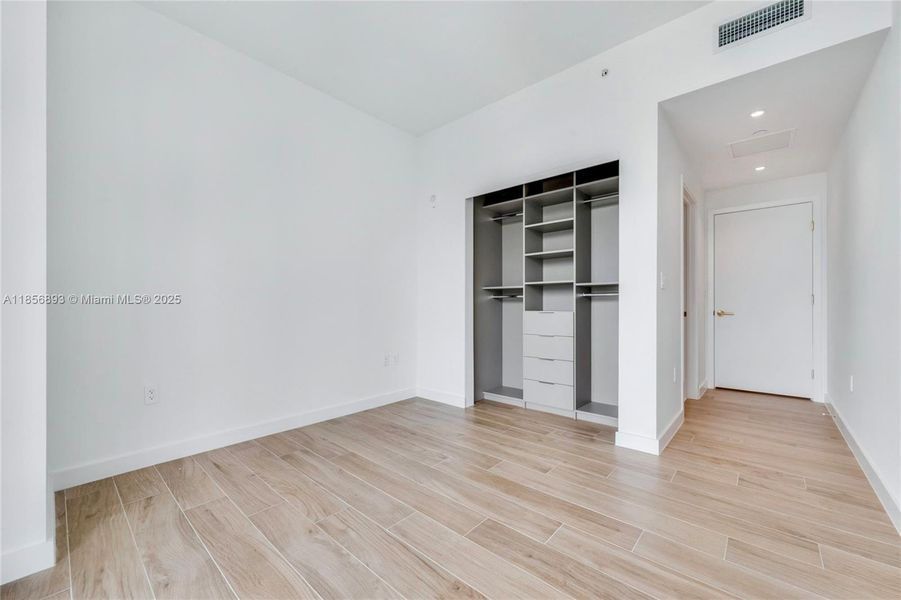 Spacious, unfurnished interior of a new home in Mr. C Residences, Miami (Image 17).