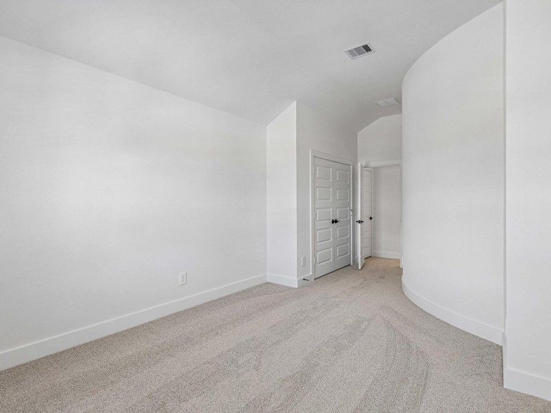 Spacious, unfurnished interior of a new home in Kingdom Heights, Rosenberg (Image 19).