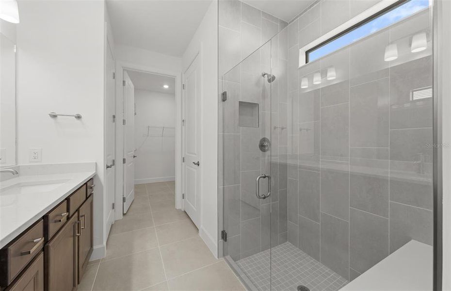 Furnished interior view inside a new home in Del Webb Catalina, Lakewood Ranch (Image 9).