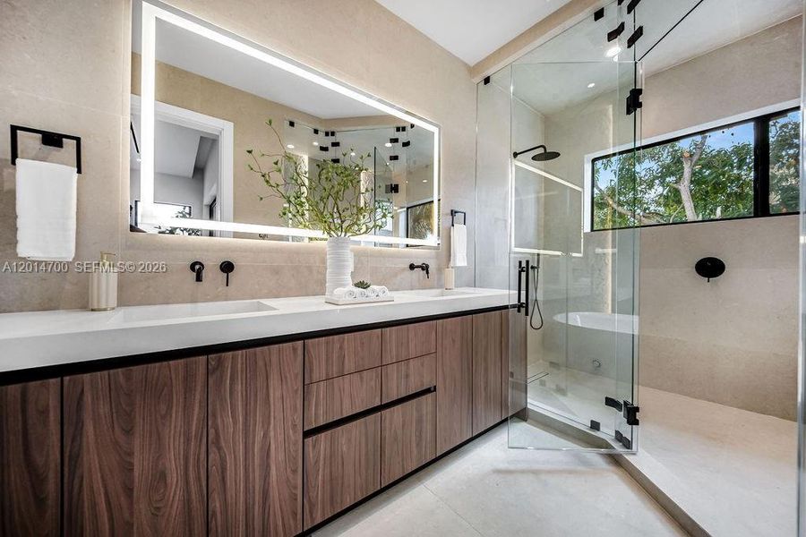 Furnished interior view inside a new home in , Fort Lauderdale (Image 51).