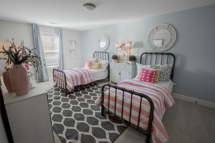 Representative furnished interior of a home built from the Huntington by Grant & Co in White Oak, Arlington (Image 51).
