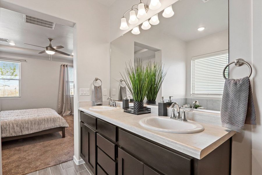 Representative furnished interior of a home built from the Shalem by Hakes Brothers in Hillside Park, El Paso (Image 25).