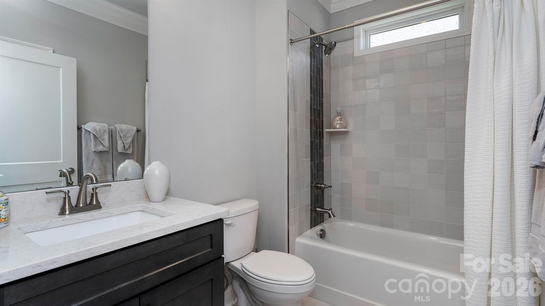 Full Bathroom Full Bathroom