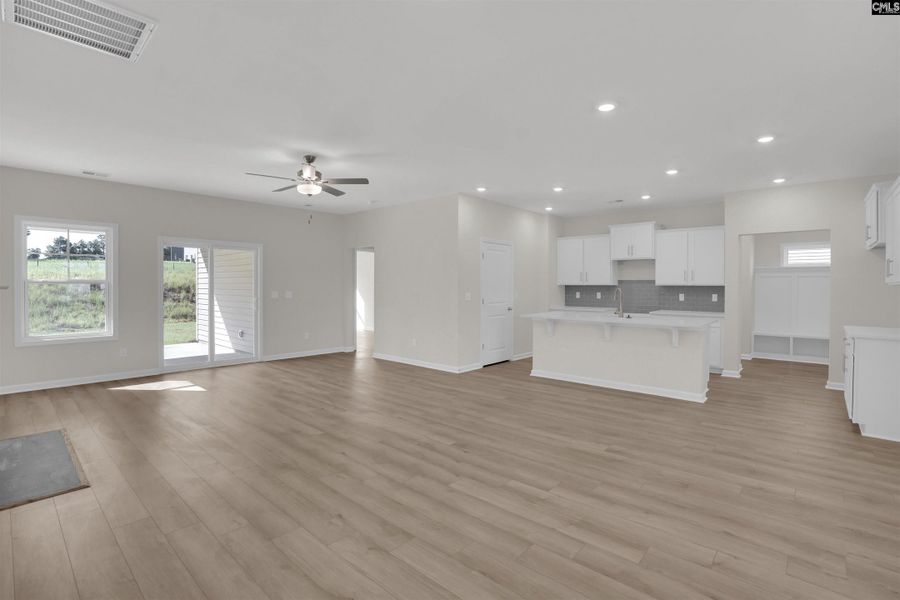Spacious, unfurnished interior of a new home in Rolling Hills, Prosperity (Image 29).