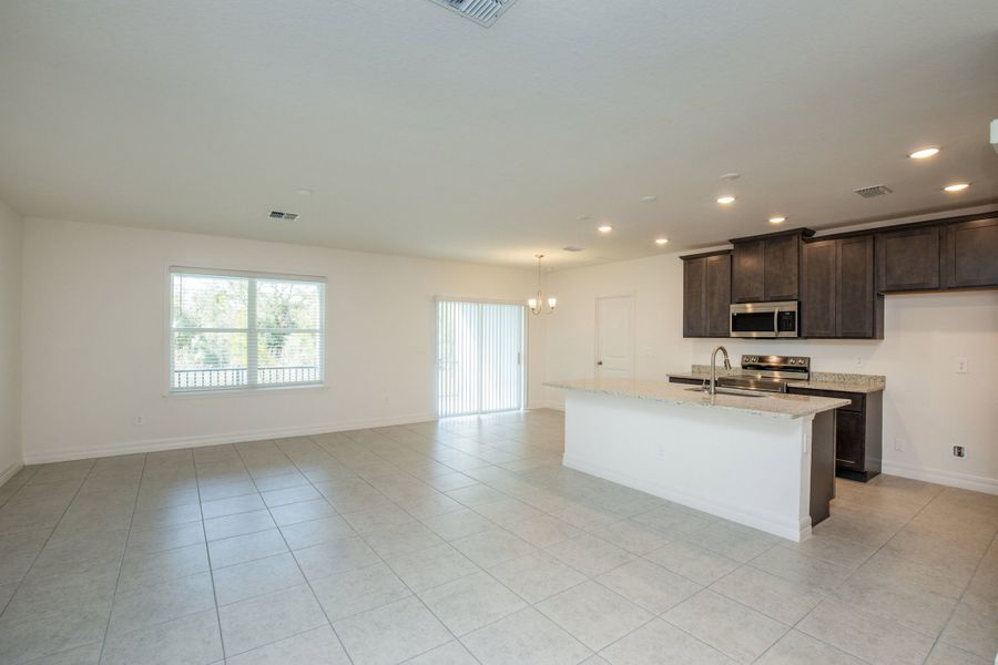 Spacious, unfurnished interior of a new home in Harbour Heights, Punta Gorda (Image 15).