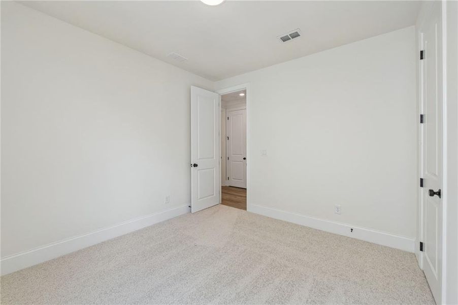 Spacious, unfurnished interior of a new home in Aberdeen, Hoschton (Image 40).
