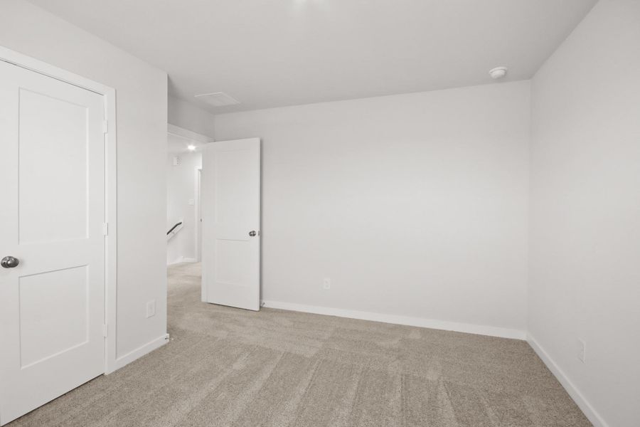 Spacious, unfurnished interior of a new home in Maple Heights, Porter (Image 12).