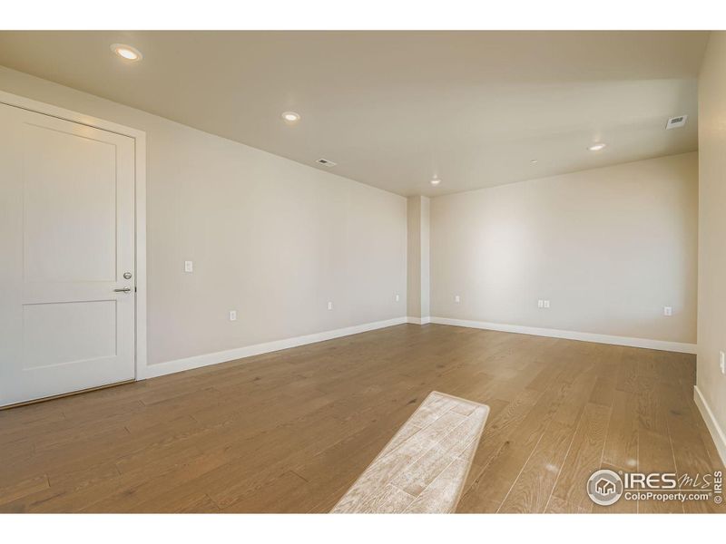 Spacious, unfurnished interior of a new home in Baseline, Broomfield (Image 40).