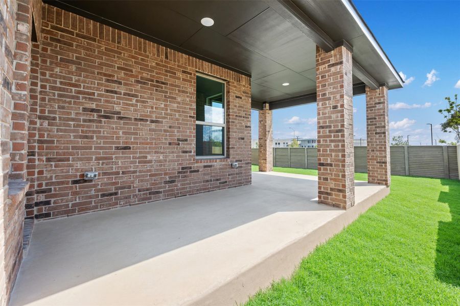 Exterior details and patio area of a home in Berry Creek Highlands, Georgetown (Image 4).