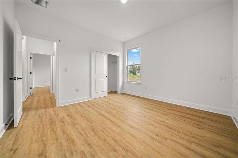 Spacious, unfurnished interior of a new home in , Weeki Wachee (Image 44).