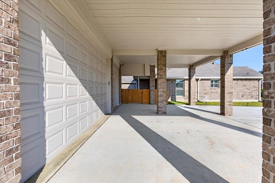 3+ oversize garage with 10' raised Porte Cochere 3+ oversize garage with 10' raised Porte Cochere