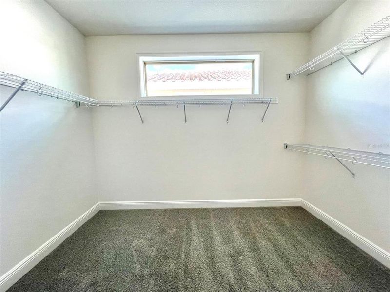 Spacious, unfurnished interior of a new home in , Orlando (Image 24).