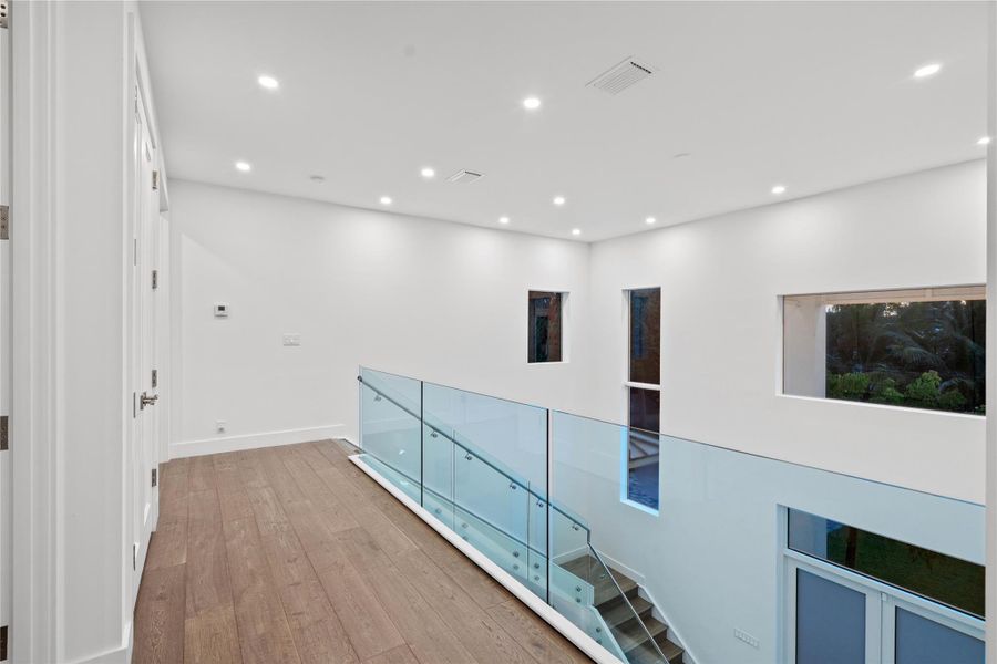 Spacious, unfurnished interior of a new home in , Pompano Beach (Image 17).