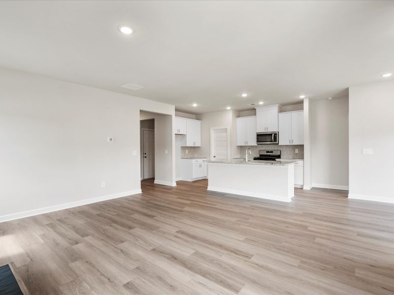 Spacious, unfurnished interior of a new home in Vickery Station, Woodruff (Image 9).