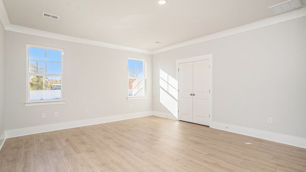 Spacious, unfurnished interior of a new home in Shell Pointe, Gilbert (Image 17).