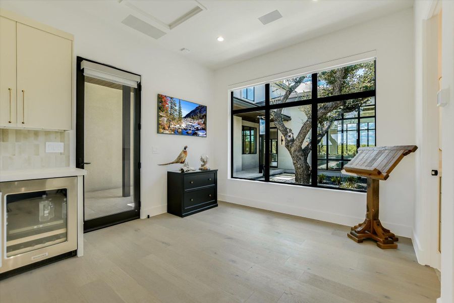 Furnished interior view inside a new home in , Horseshoe Bay (Image 29).