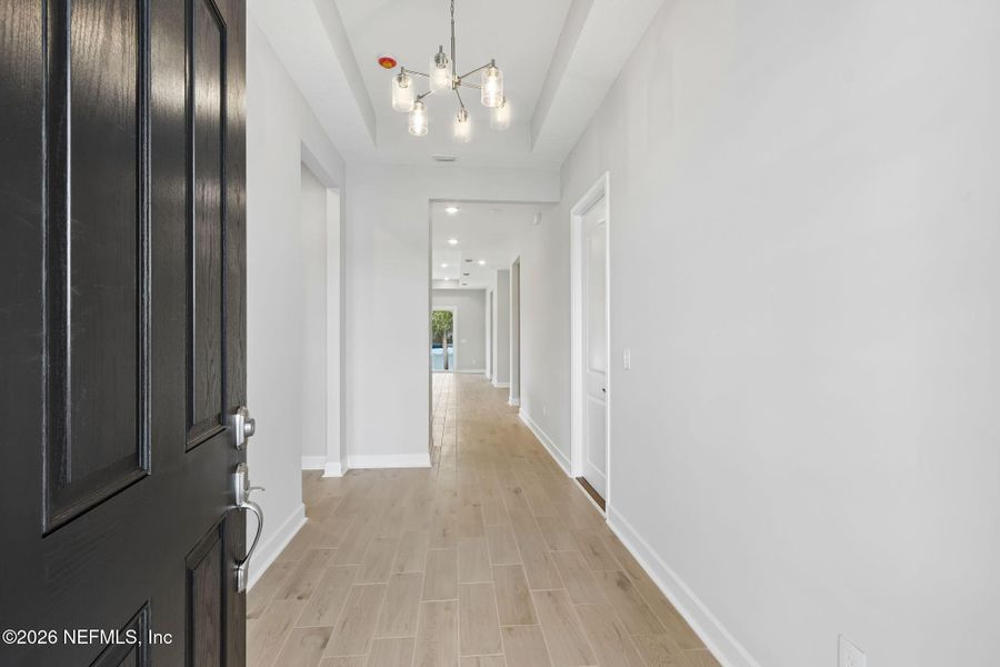 Spacious, unfurnished interior of a new home in Sandy Ridge, Yulee (Image 12).