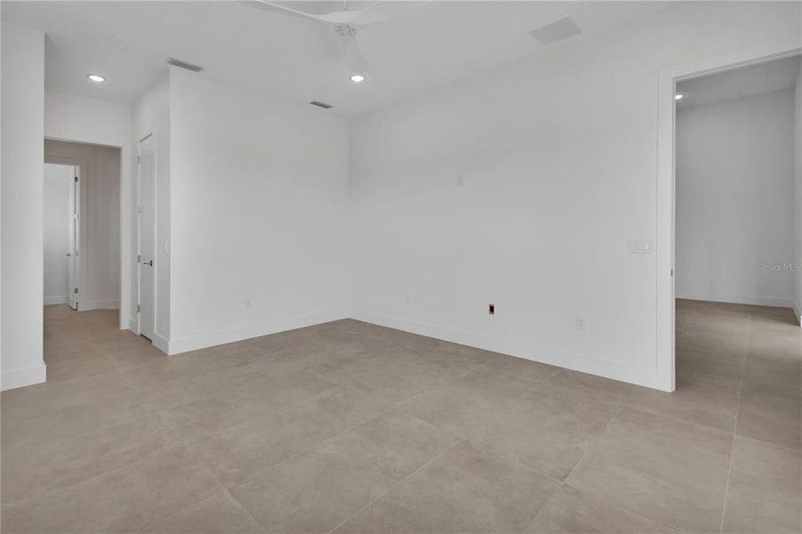 Spacious, unfurnished interior of a new home in , Deland (Image 20).