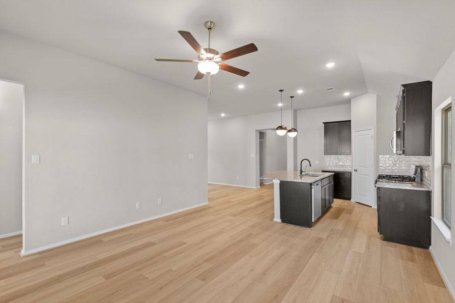 Spacious, unfurnished interior of a new home in Grand Central Park, Conroe (Image 18).