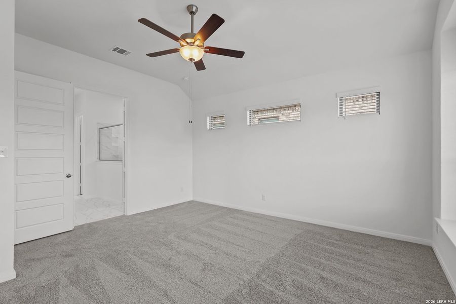 Spacious, unfurnished interior of a new home in Stillwater Ranch, San Antonio (Image 16).