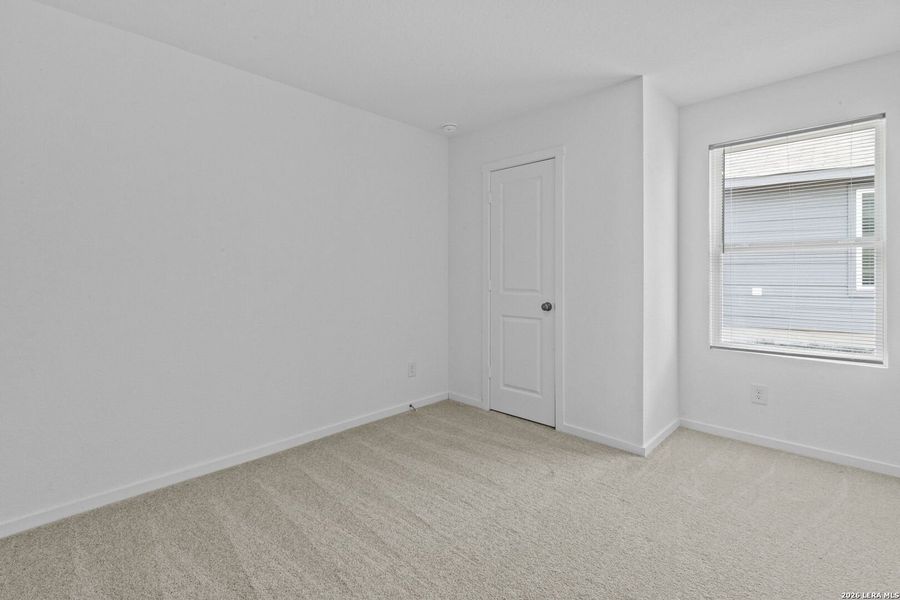 Spacious, unfurnished interior of a new home in Spring Grove, St. Hedwig (Image 28).