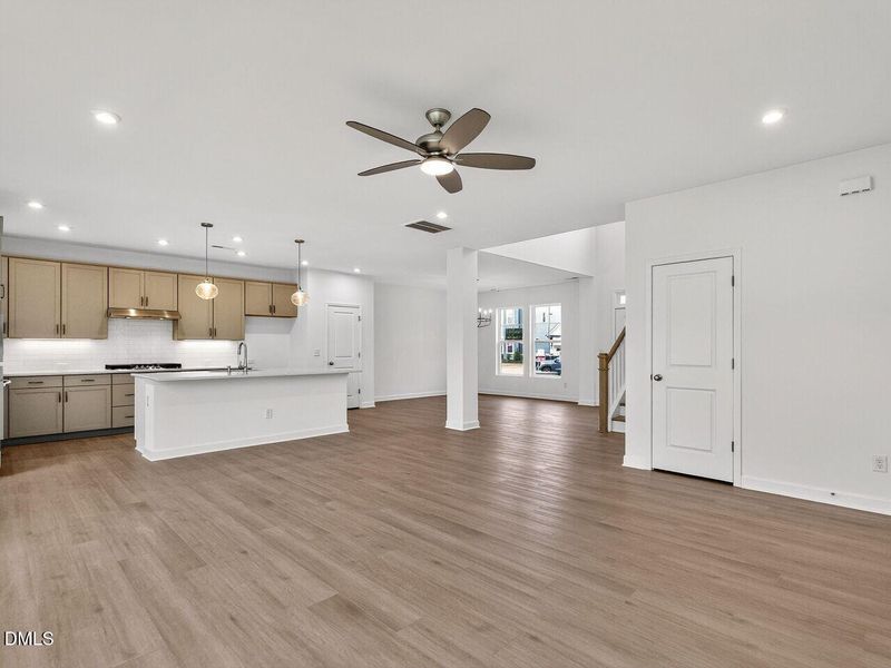 011-1280x960-family-room