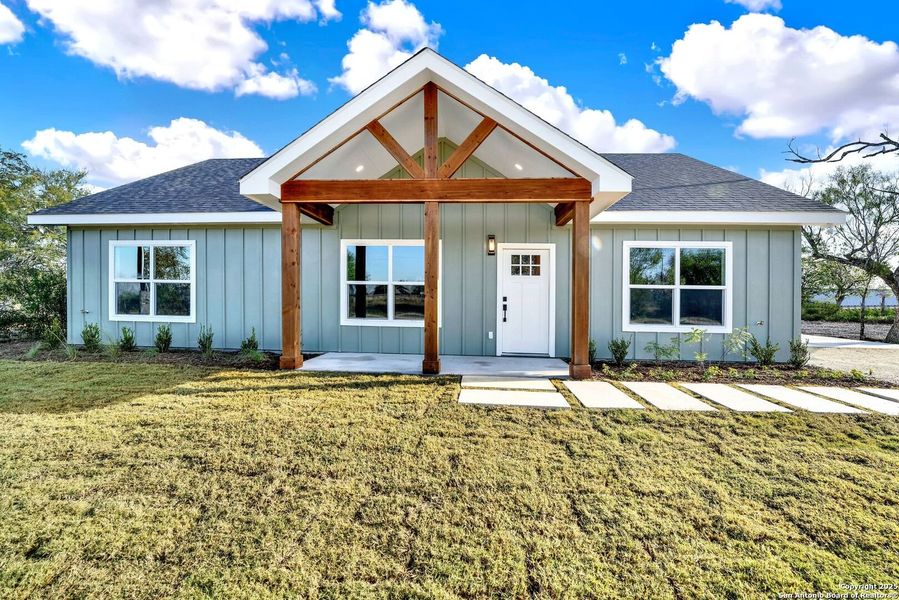 Exterior details and patio area of a home in , Hondo (Image 21).