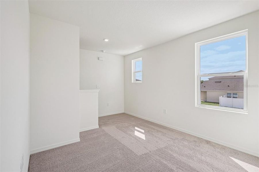 Spacious, unfurnished interior of a new home in Eagle Hammock, Eagle Lake (Image 19).