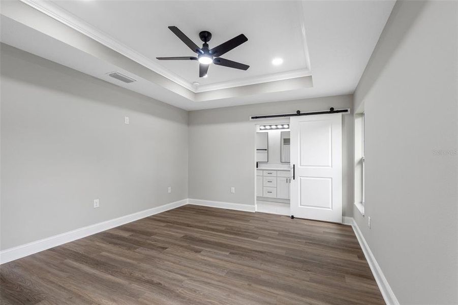 Spacious, unfurnished interior of a new home in , Tampa (Image 34).