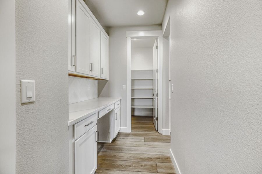 1644 Sundown - Pantry