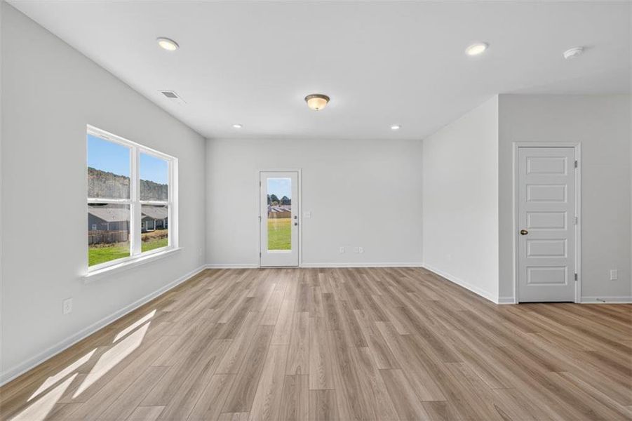 Spacious, unfurnished interior of a new home in Longbrooke, Rome (Image 14).
