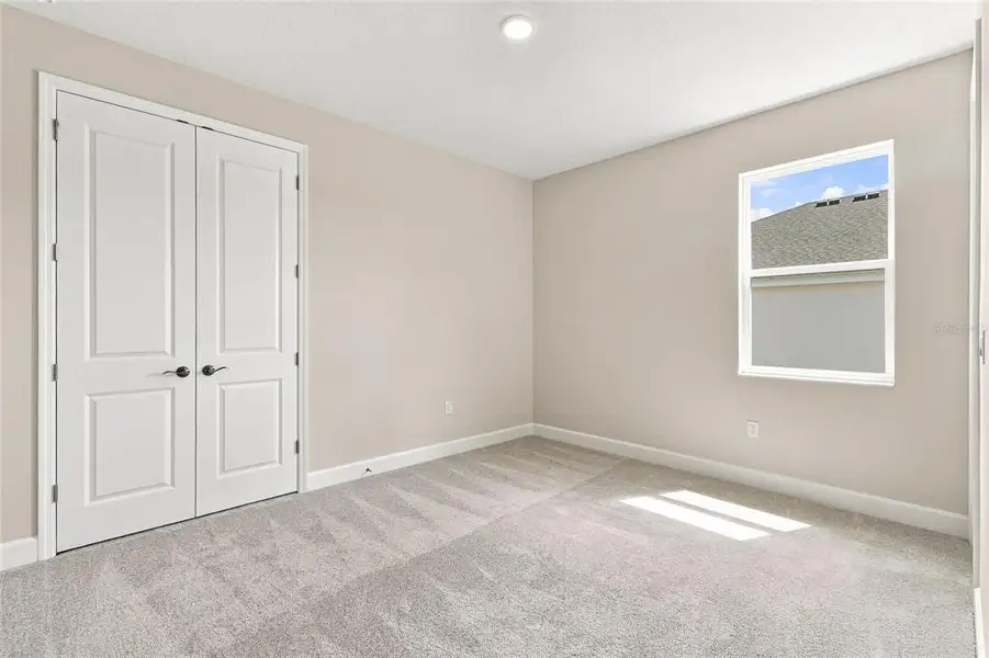 Spacious, unfurnished interior of a new home in Willow Run, Apopka (Image 10).