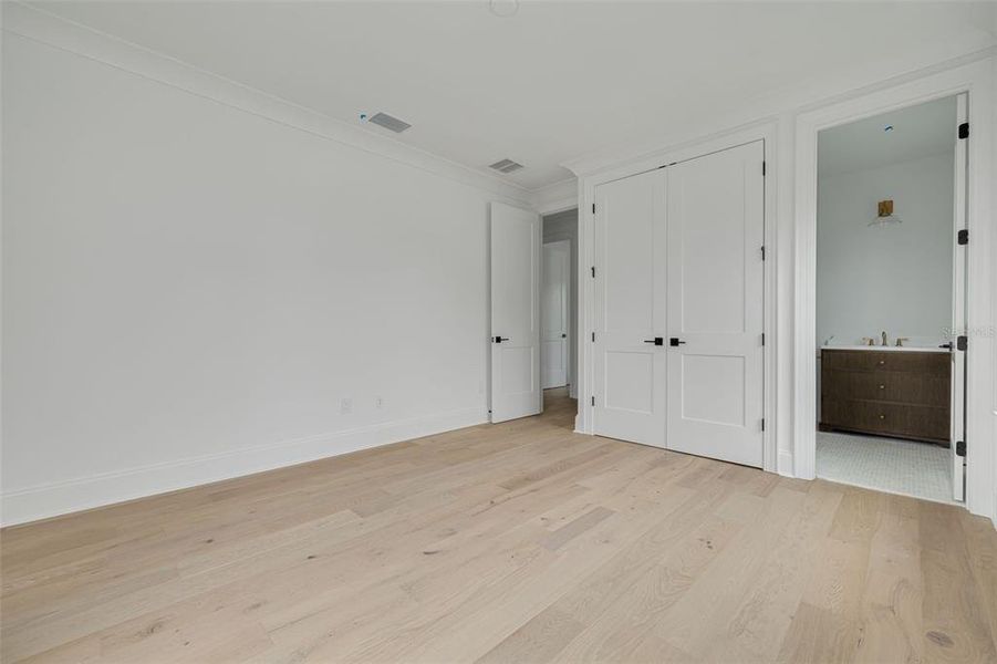 Spacious, unfurnished interior of a new home in , St. Petersburg (Image 41).