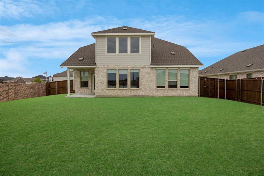 Exterior details and patio area of a home in Anna Ranch, Anna (Image 27).