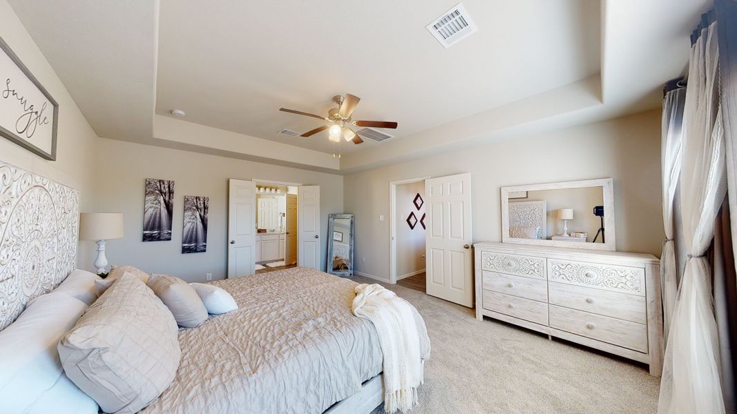 Representative furnished interior of a home built from the Floor Plan 2121 by Colina Homes in Grand Magnolia, Magnolia (Image 29). Representative furnished interior of a home built from the Floor Plan 2121 by Colina Homes in Grand Magnolia, Magnolia (Image 29).