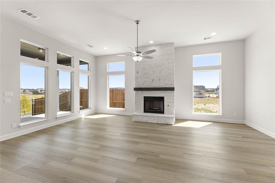 Spacious, unfurnished interior of a new home in The Parks at Panchasarp Farms - Phase 3, Burleson (Image 21). Spacious, unfurnished interior of a new home in The Parks at Panchasarp Farms - Phase 3, Burleson (Image 21).