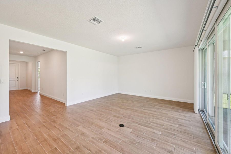 Spacious, unfurnished interior of a new home in Hampton Park - Signature Series, Vero Beach (Image 26).