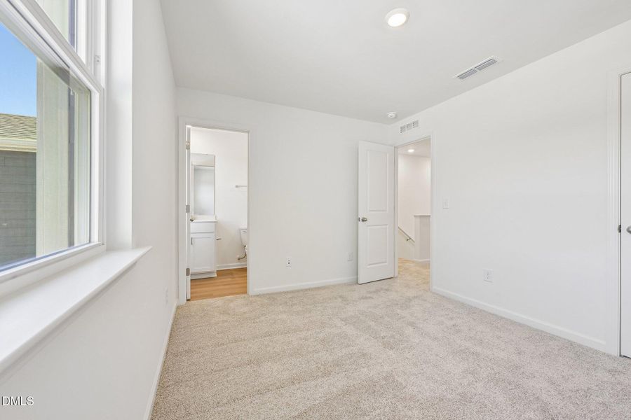 21-web-or-mls-Glen Lyon Drive-S2204-021