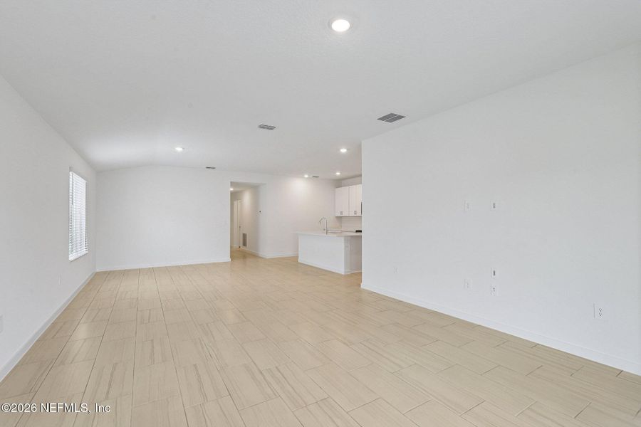 Spacious, unfurnished interior of a new home in , Jacksonville (Image 19).