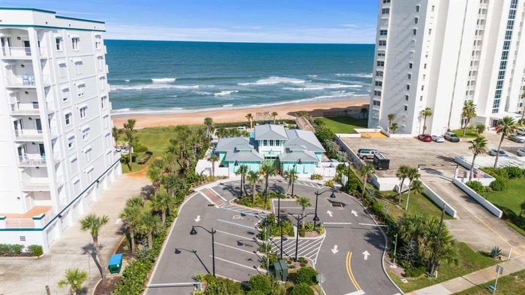 Condo located in Daytona Beach, FL showcasing its design and architecture (Image 45).