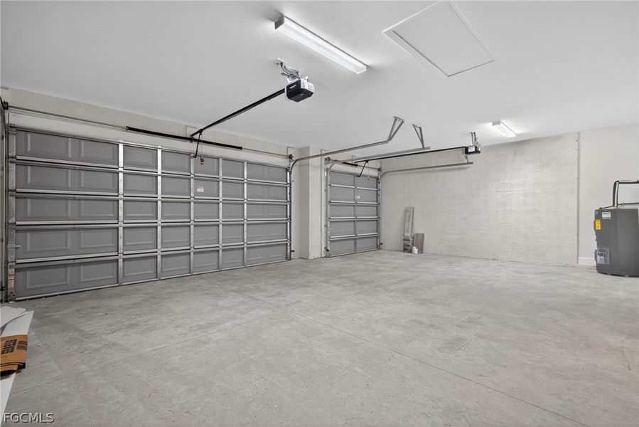 Spacious, unfurnished interior of a new home in Cape Coral, Cape Coral (Image 36).