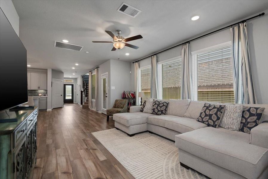Furnished interior view inside a new home in The Grand Prairie 40’, Hockley (Image 13).