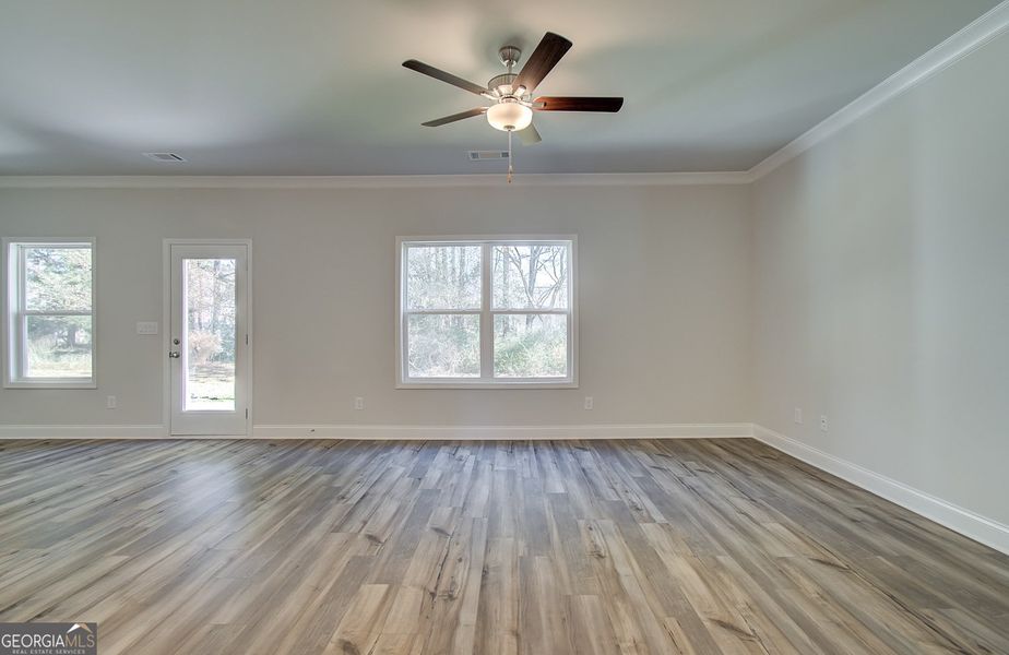 Spacious, unfurnished interior of a new home in Crofton Place Enclave, Snellville (Image 18).