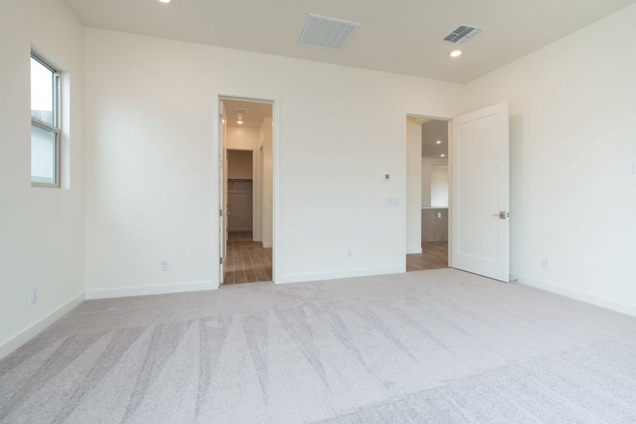 Spacious, unfurnished interior of a new home in Soleo, San Tan Valley (Image 13).