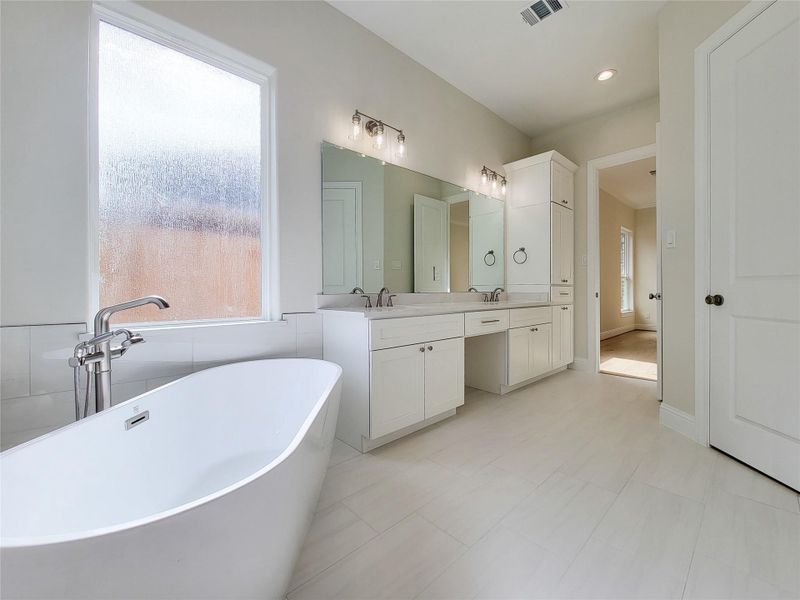 Furnished interior view inside a new home in , Conroe (Image 9).