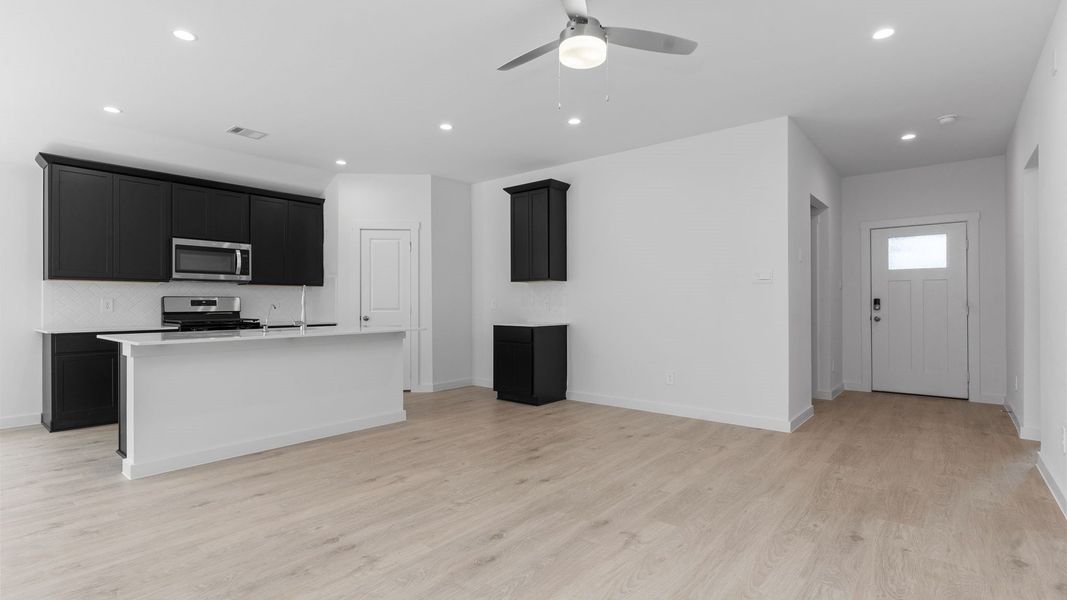 Spacious, unfurnished interior of a new home in Sorrento, Richmond (Image 11).