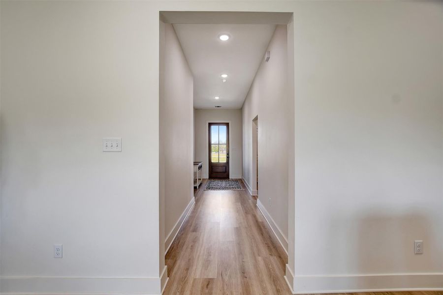 Spacious, unfurnished interior of a new home in , Iola (Image 21).